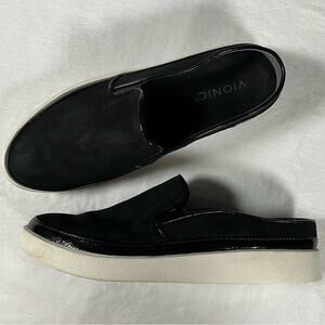 Vionic Black and White Mules